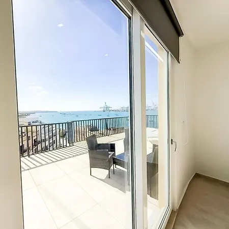 Seaview Sunset Court 15 *