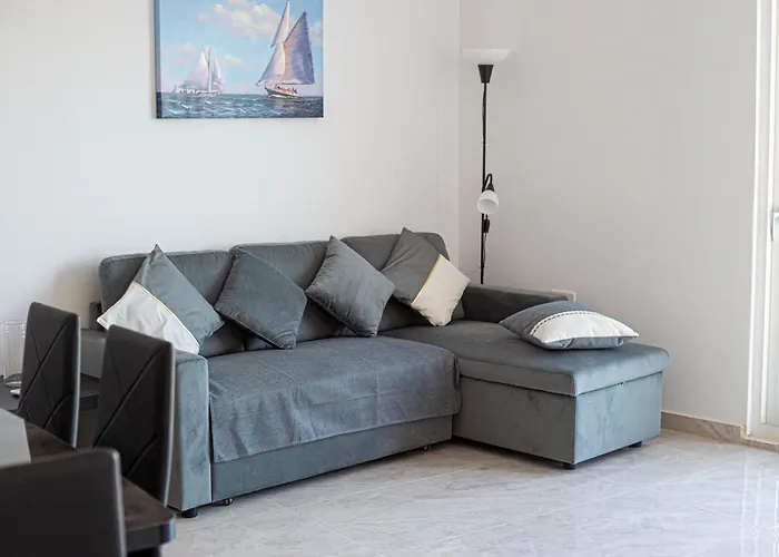 Seaview Sunset Court 15